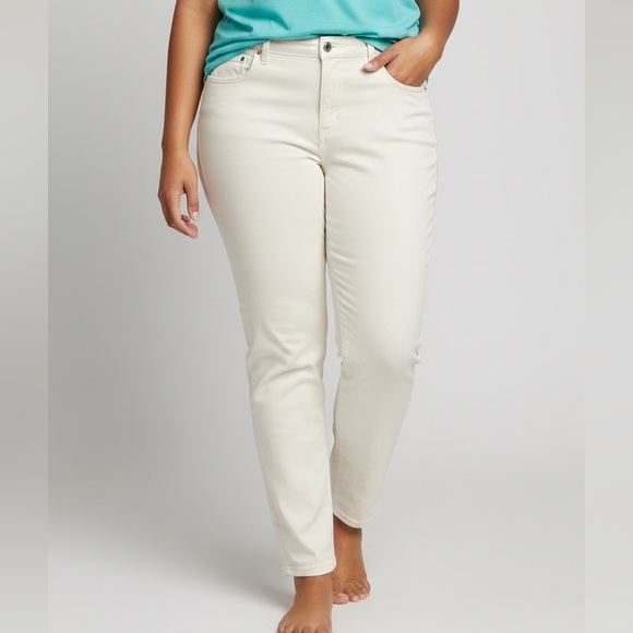 GAP Denim - GAP White Girlfriend Jeans size 16